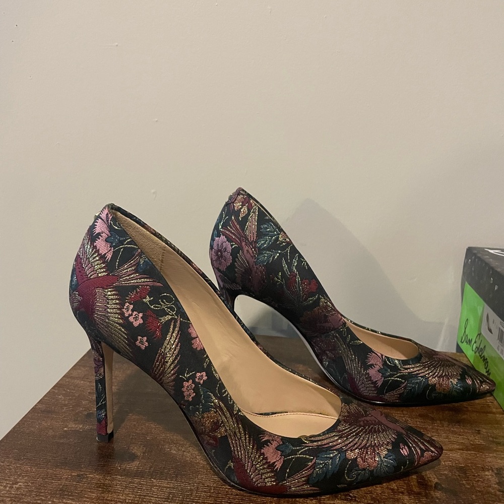 Multicolor heels. - Picture 3 of 4
